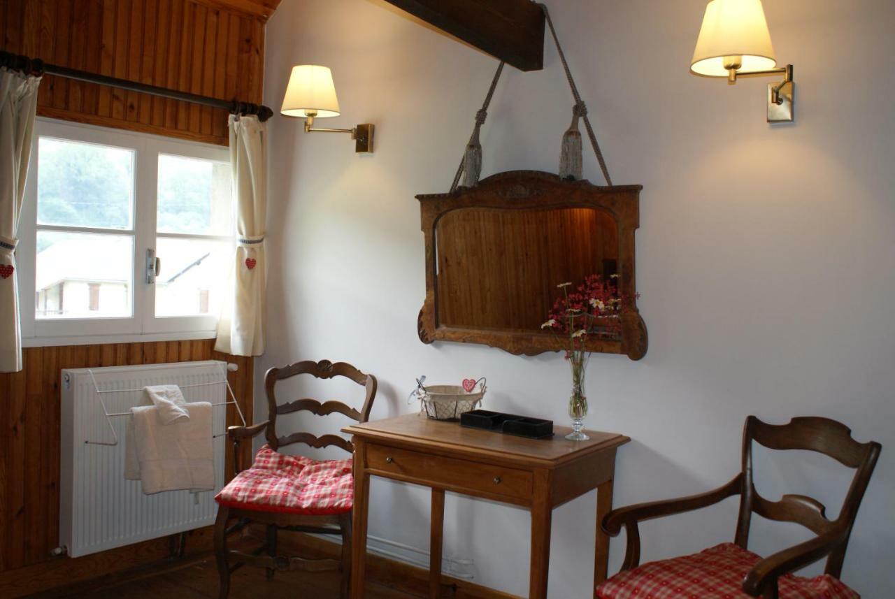 Maison Lacoste Campan Bagian luar foto